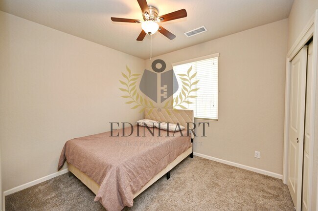 Building Photo - 502 Traverse Dr S