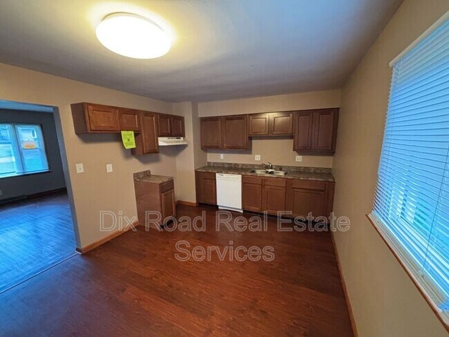 Building Photo - 272 Symmes Rd