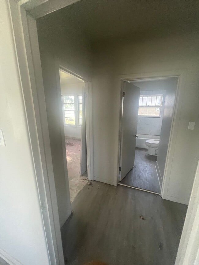 Building Photo - 3 bedroom, 2 bath