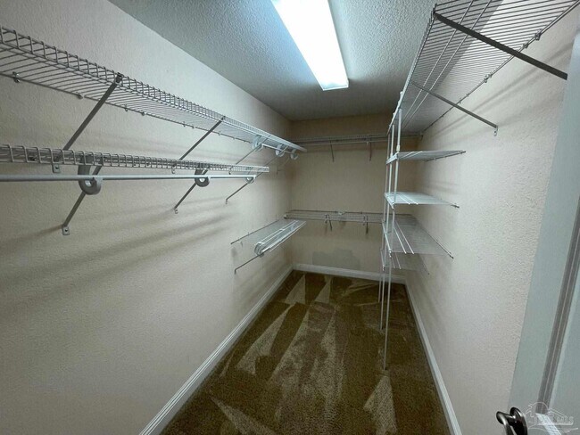 Building Photo - 5955 Hermitage Dr