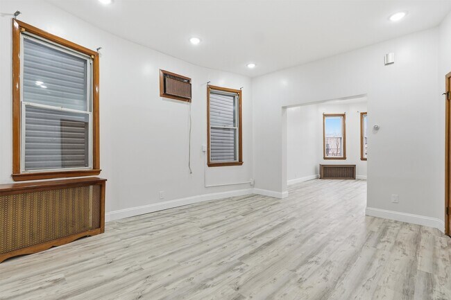 Building Photo - 143 W 26th St