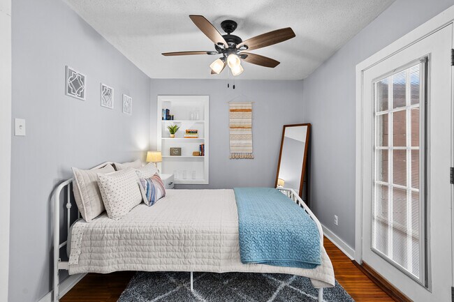 Building Photo - 1120 W Broadway