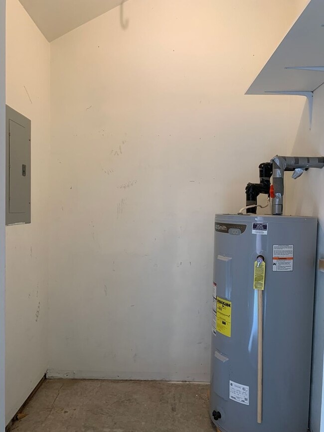 Building Photo - 2 Bedroom 1.5 Bath Townhome in Pleasant Gr...