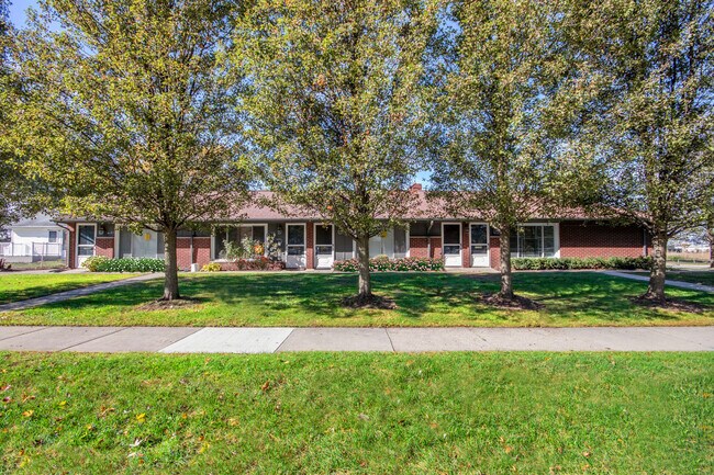 Building Photo - COMPLETELY UPDATED ROYAL OAK UNIT