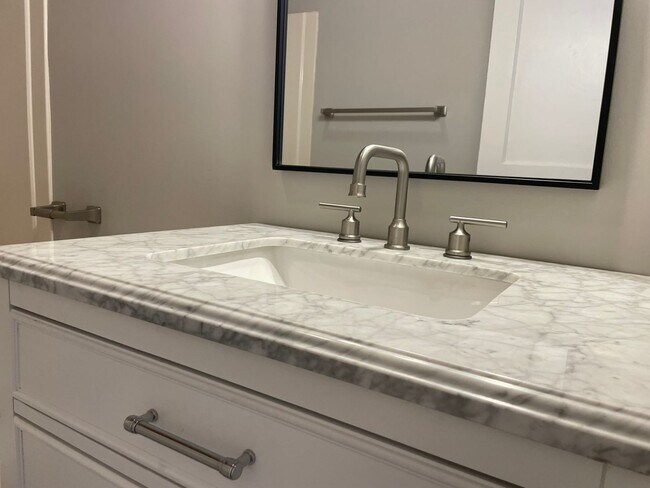 Building Photo - Centrally Located 1 bedroom 1 bath -  wate...