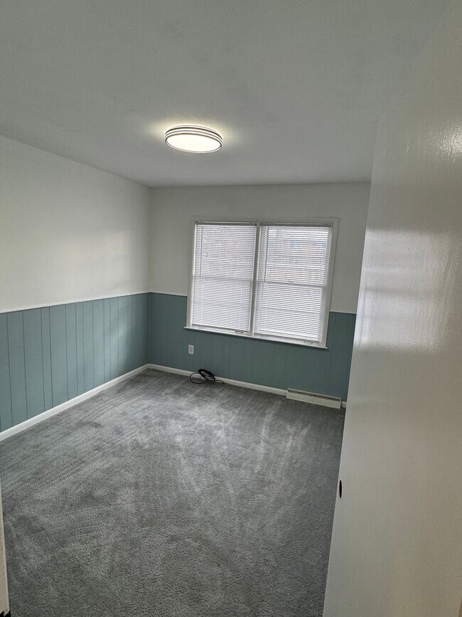 Building Photo - 1450 Marlborough Dr