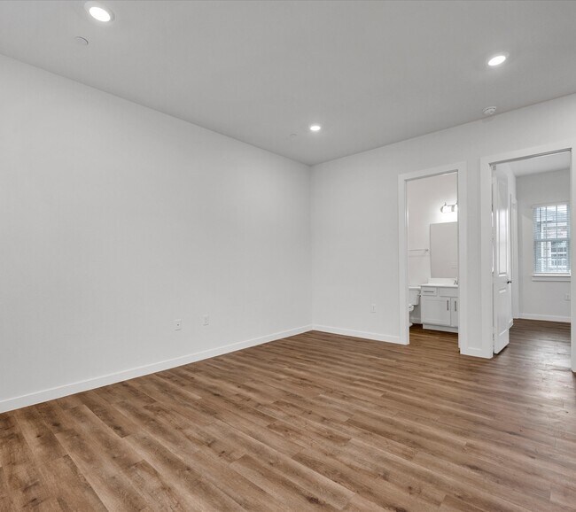 Building Photo - 2703 Rockhill Rd