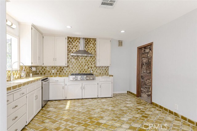 Building Photo - 7856 Paso Robles Ave
