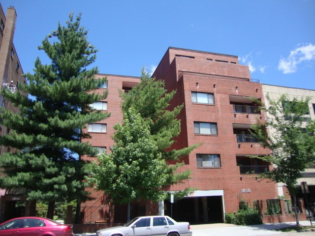 Building Photo - 1850 Beacon St