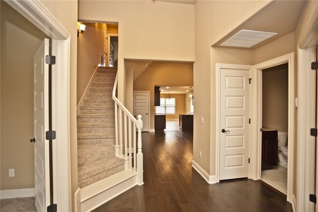 Building Photo - 3210 SW Stonepoint Ave