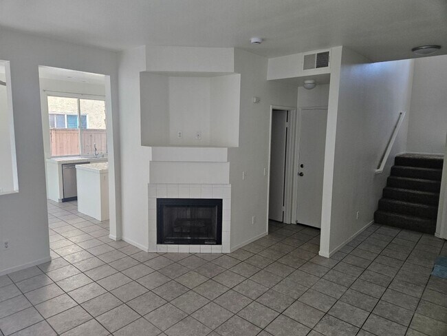 Building Photo - 3 Bedroom - 2.5 Bathroom home in Woodwind at Discovery Hills