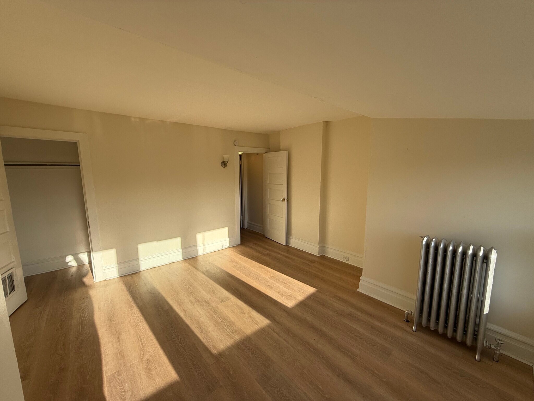 Building Photo - 133 S 15th St