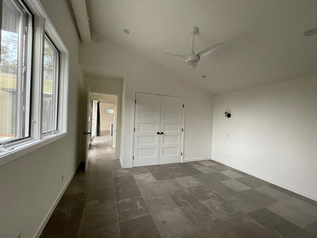 Crisp and ample bedroom with large hanging closet - 5285 College View Ave