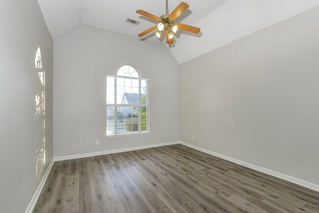 Building Photo - 155 Garden Springs Dr