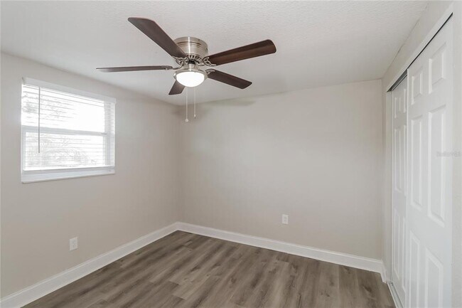 Building Photo - 5720 Chipper Dr