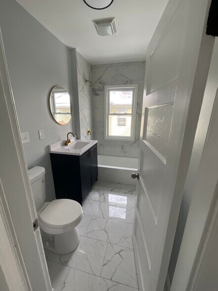 Building Photo - 25 Malden St