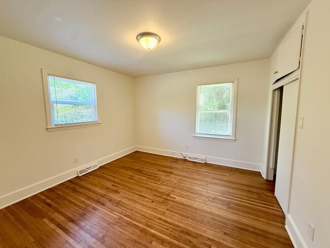 Building Photo - 3715 Fieldcrest Rd