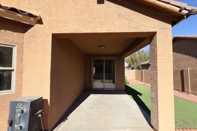 Building Photo - Remodeled 4 Bed 2 Bath Home.