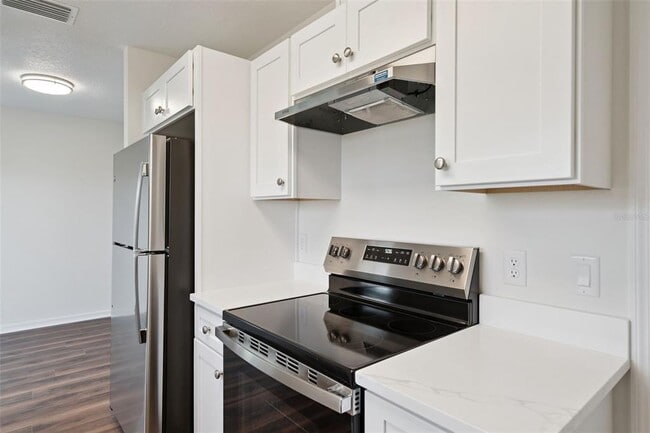 Building Photo - 1075 N Rockingham Ave