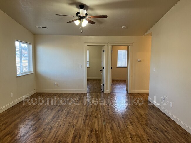 Building Photo - 279 Country Club Pkwy