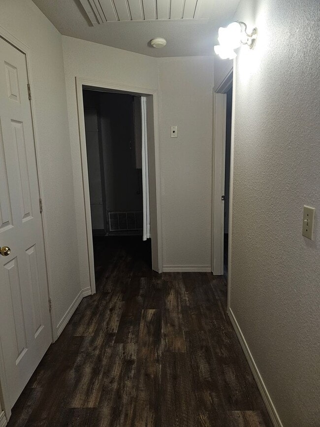 Building Photo - 1243 Charles Dr