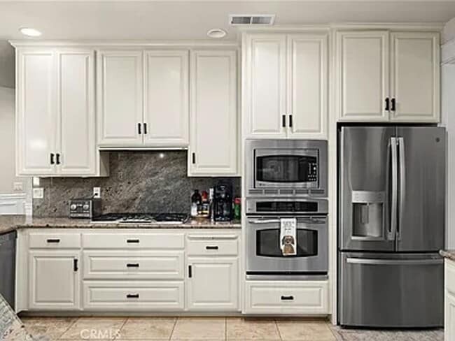 Building Photo - Custom built home with an AMAZING resort l...