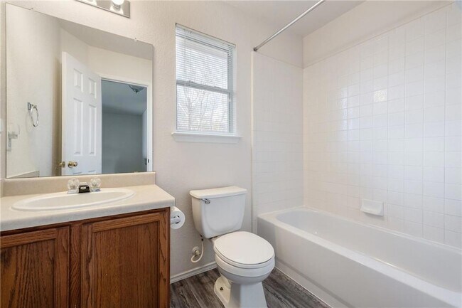 Building Photo - 102 Presidio Dr