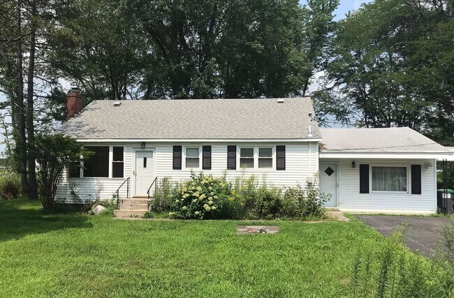 Primary Photo - 3 Bedrooms 1 Bath North Colonie Schools ±1...