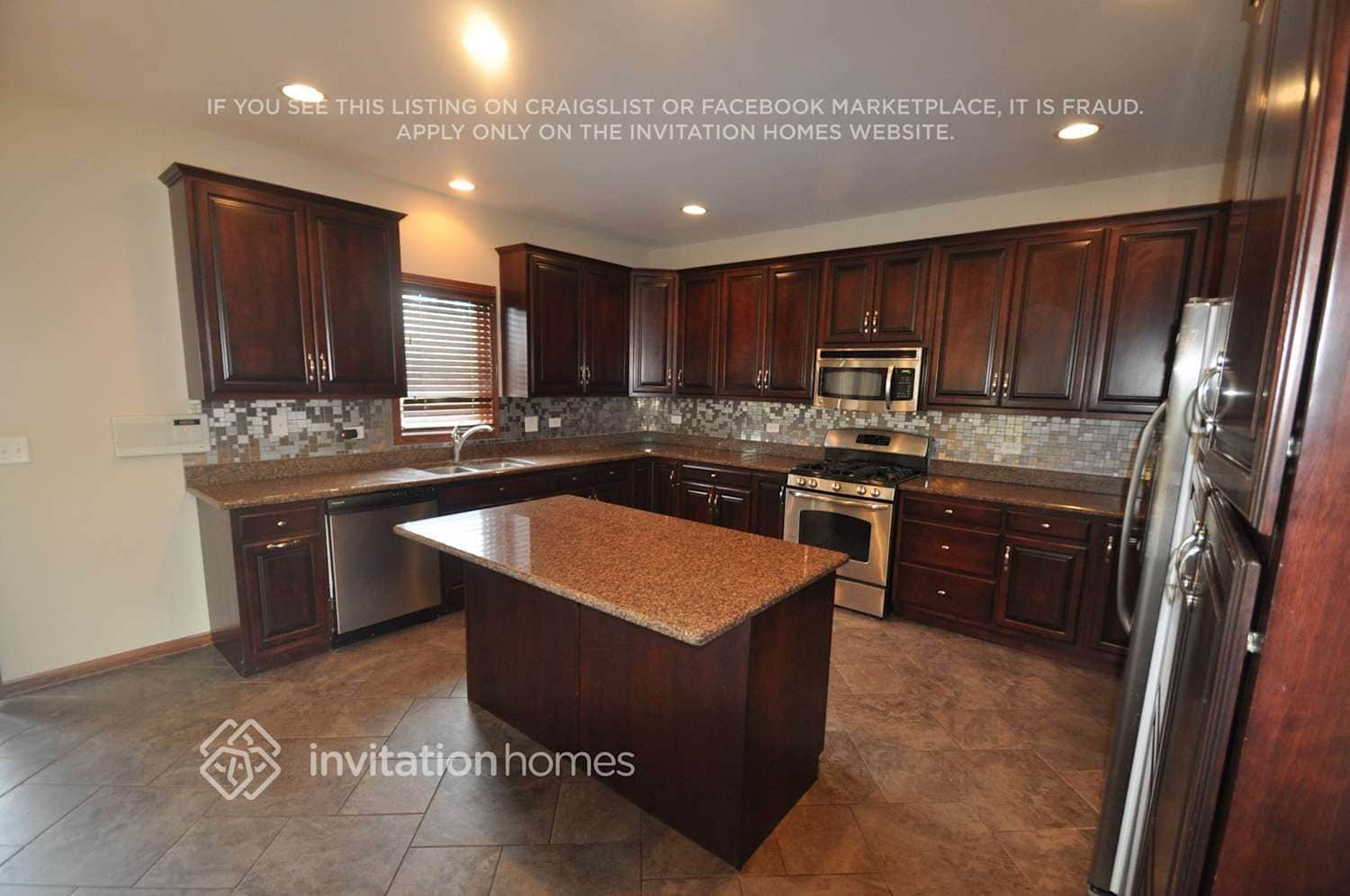 Building Photo - 21391 Longview Dr