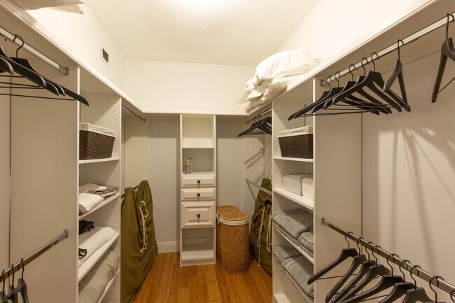 Building Photo - 13400 Polo Rd W