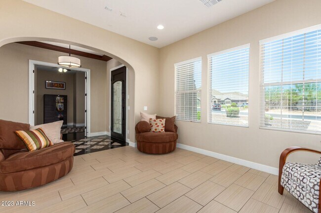 Building Photo - Gorgeous 5 bed 4.5 bath single level home in Scottsdale