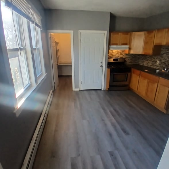 Building Photo - 490 Edgewood St