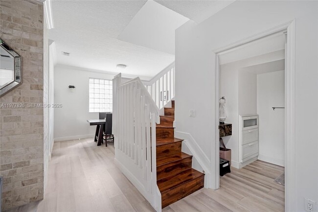 Building Photo - 1410 SW 106th Terrace