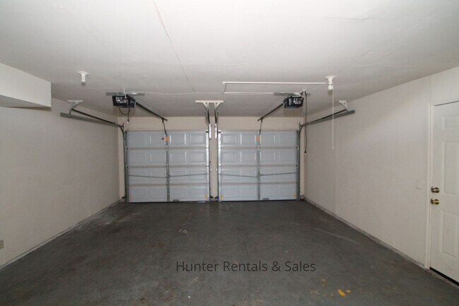 Building Photo - 1112 Goodhue Dr