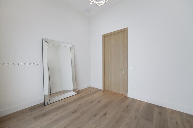 Building Photo - 635 SW 9th St