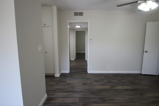Building Photo - 10801 Rose Ave