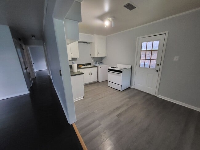 Building Photo - 510 Cynisca St