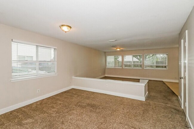 Building Photo - 20014 Rustic Lake Ln