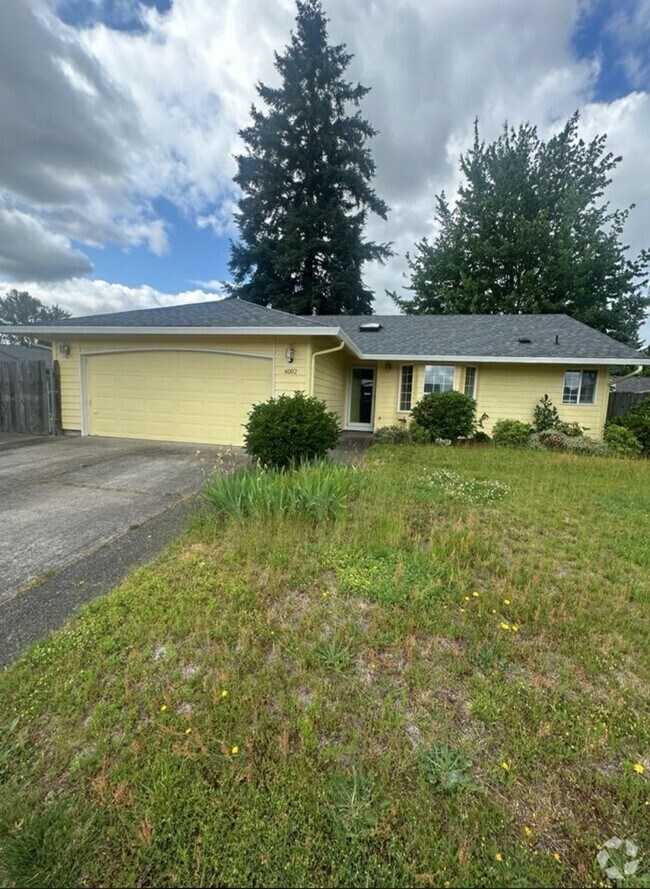 Building Photo - Ranch, 2 Bedroom + Bonus Room / Office.