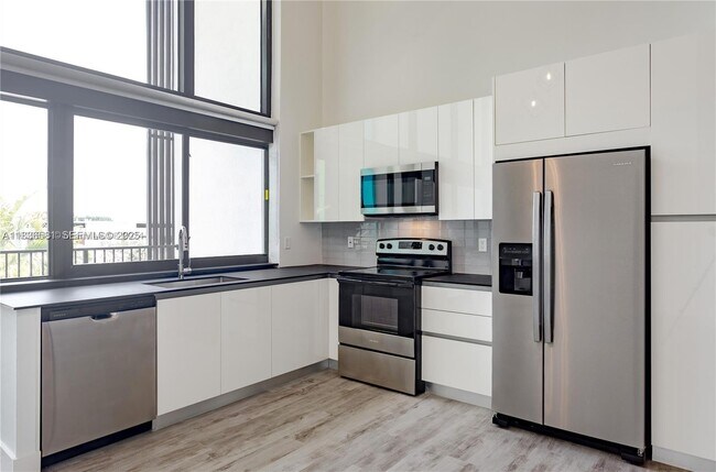 Building Photo - 4400 W Sunrise Blvd