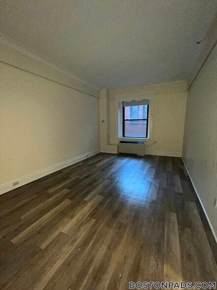 Building Photo - 62 Boylston St