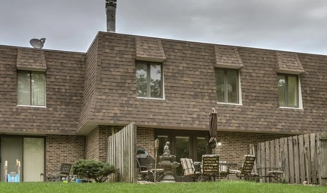 Back patio - 2805 Ponca St