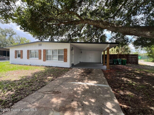 Building Photo - 1221 Cypress Ln