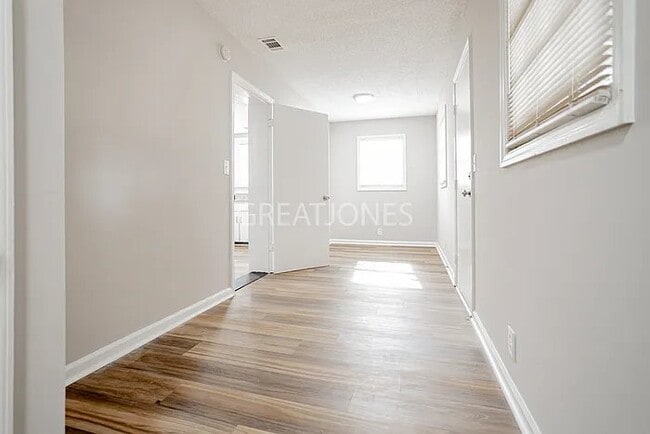 Building Photo - 154 Pine Cir