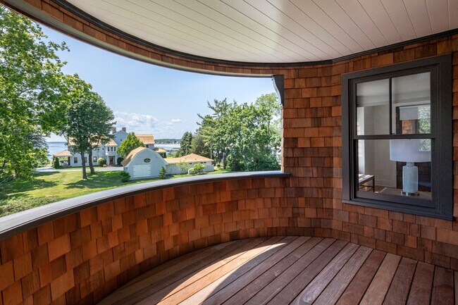 Building Photo - 9 Arlington Ave