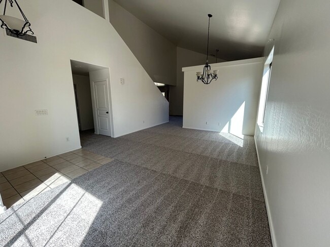 Building Photo - 2640 E Silversmith Trail