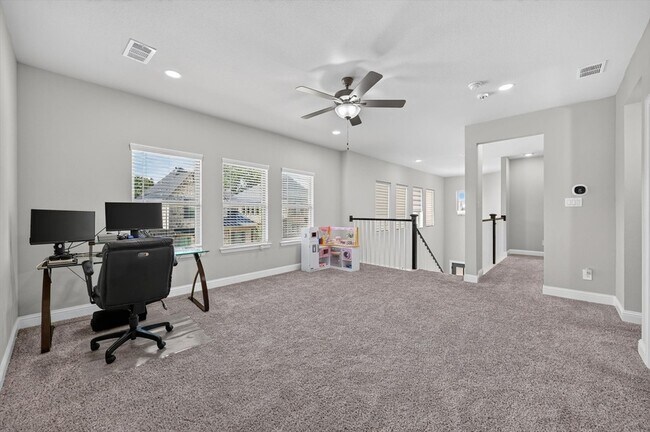 Building Photo - 12991 Vinson Dr
