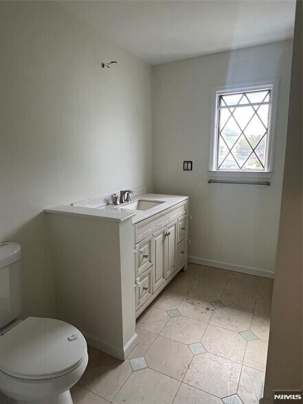 Building Photo - 54 Blauvelt Pl