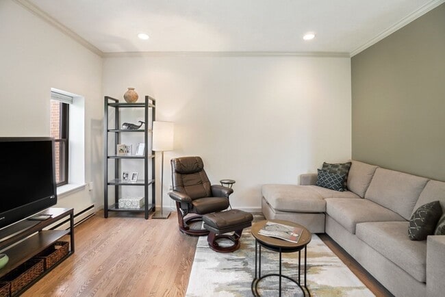 Building Photo - 231 W Newton St