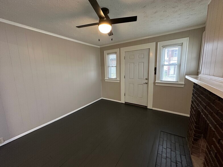 Building Photo - 424 Cherry St